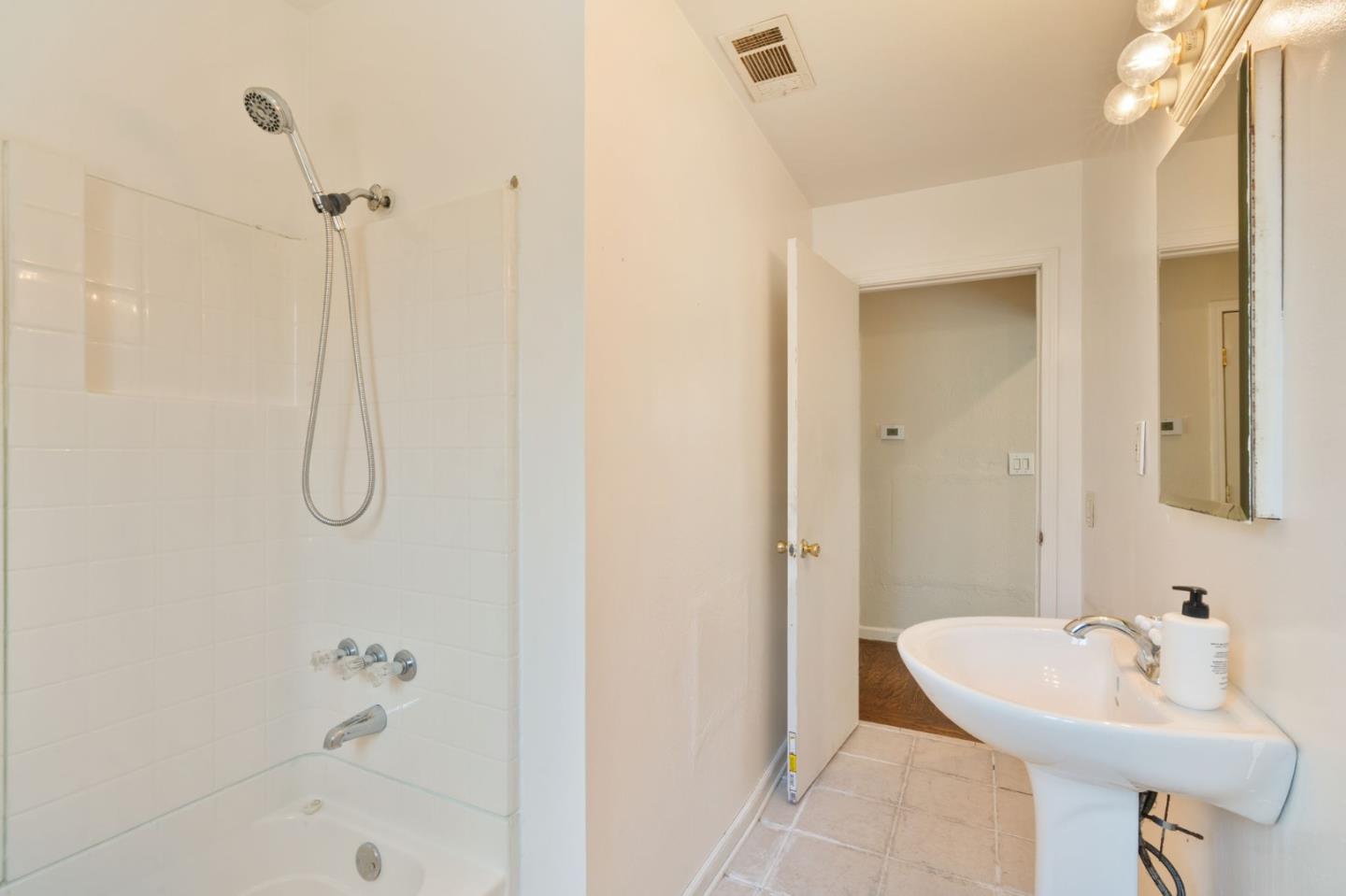Detail Gallery Image 8 of 28 For 757 7th Ave, Redwood City,  CA 94063 - 2 Beds | 2 Baths