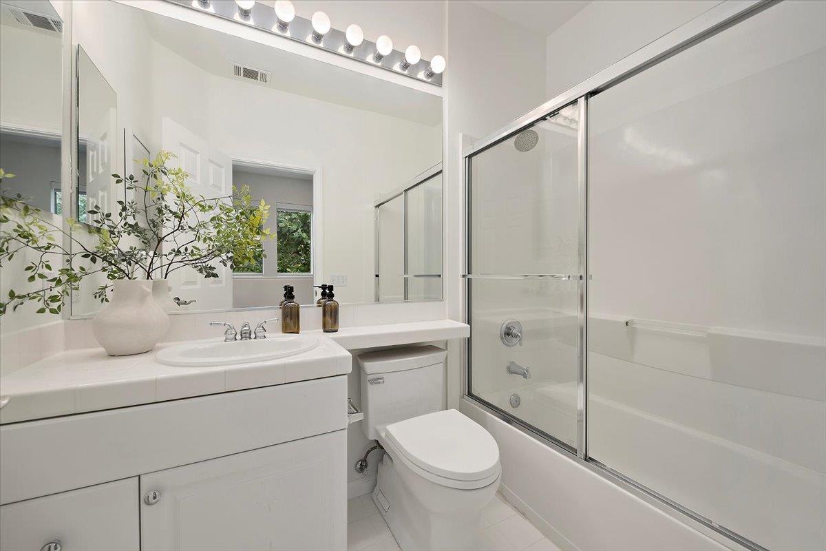Detail Gallery Image 14 of 27 For 153 Irene Ct, Mountain View,  CA 94043 - 3 Beds | 2/1 Baths
