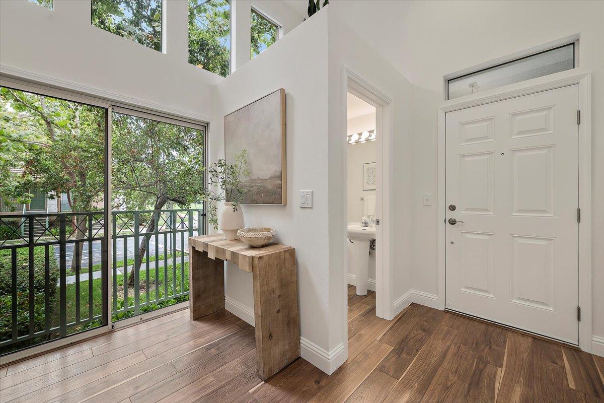 Detail Gallery Image 3 of 27 For 153 Irene Ct, Mountain View,  CA 94043 - 3 Beds | 2/1 Baths