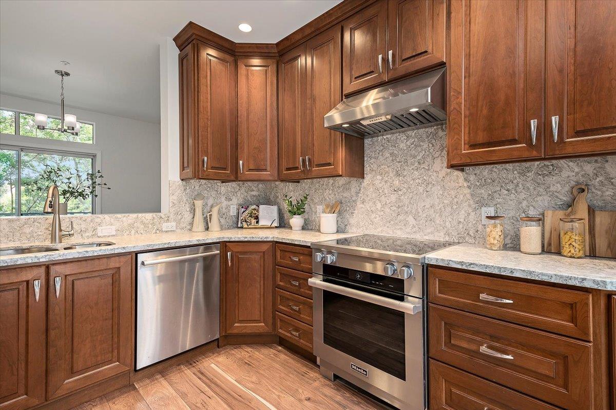Detail Gallery Image 7 of 27 For 153 Irene Ct, Mountain View,  CA 94043 - 3 Beds | 2/1 Baths