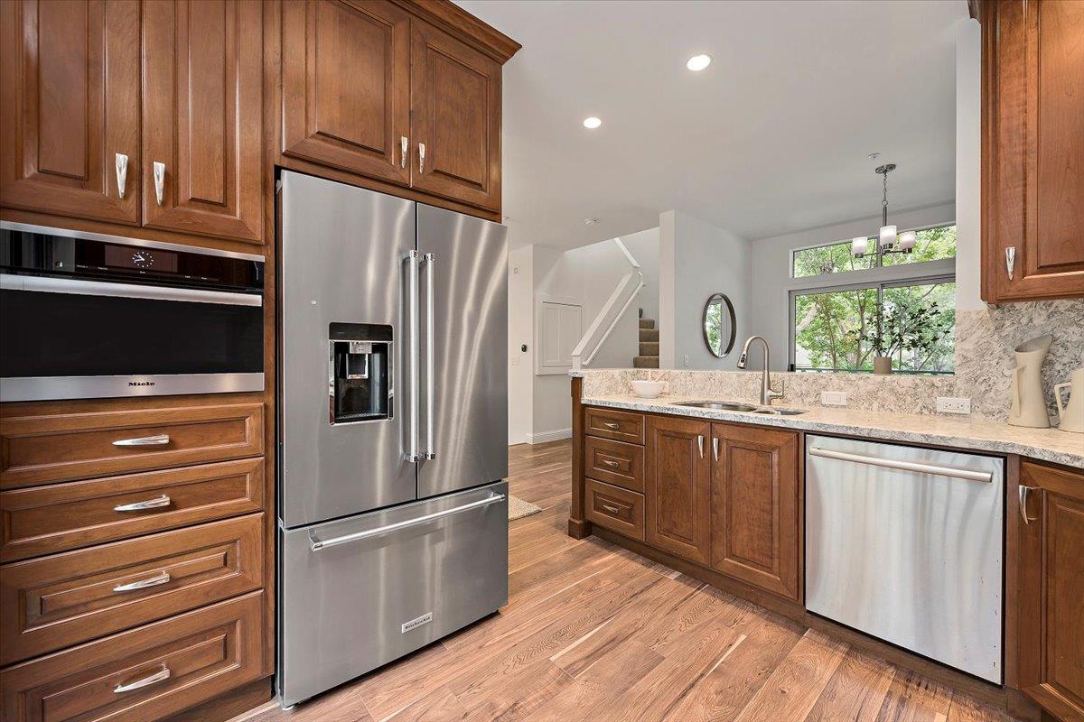 Detail Gallery Image 8 of 27 For 153 Irene Ct, Mountain View,  CA 94043 - 3 Beds | 2/1 Baths