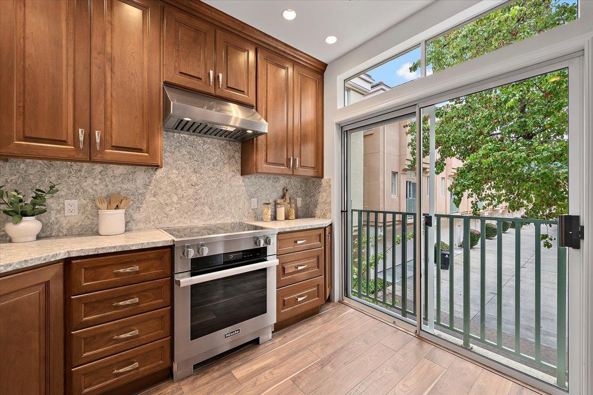 Detail Gallery Image 9 of 27 For 153 Irene Ct, Mountain View,  CA 94043 - 3 Beds | 2/1 Baths