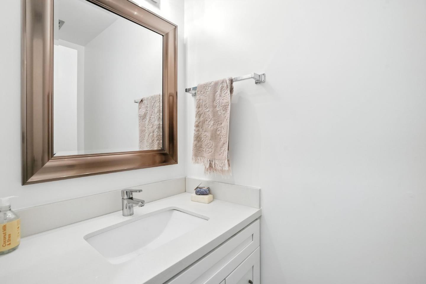 Detail Gallery Image 10 of 21 For 1281 Crestview Dr, San Carlos,  CA 94070 - 4 Beds | 2/1 Baths