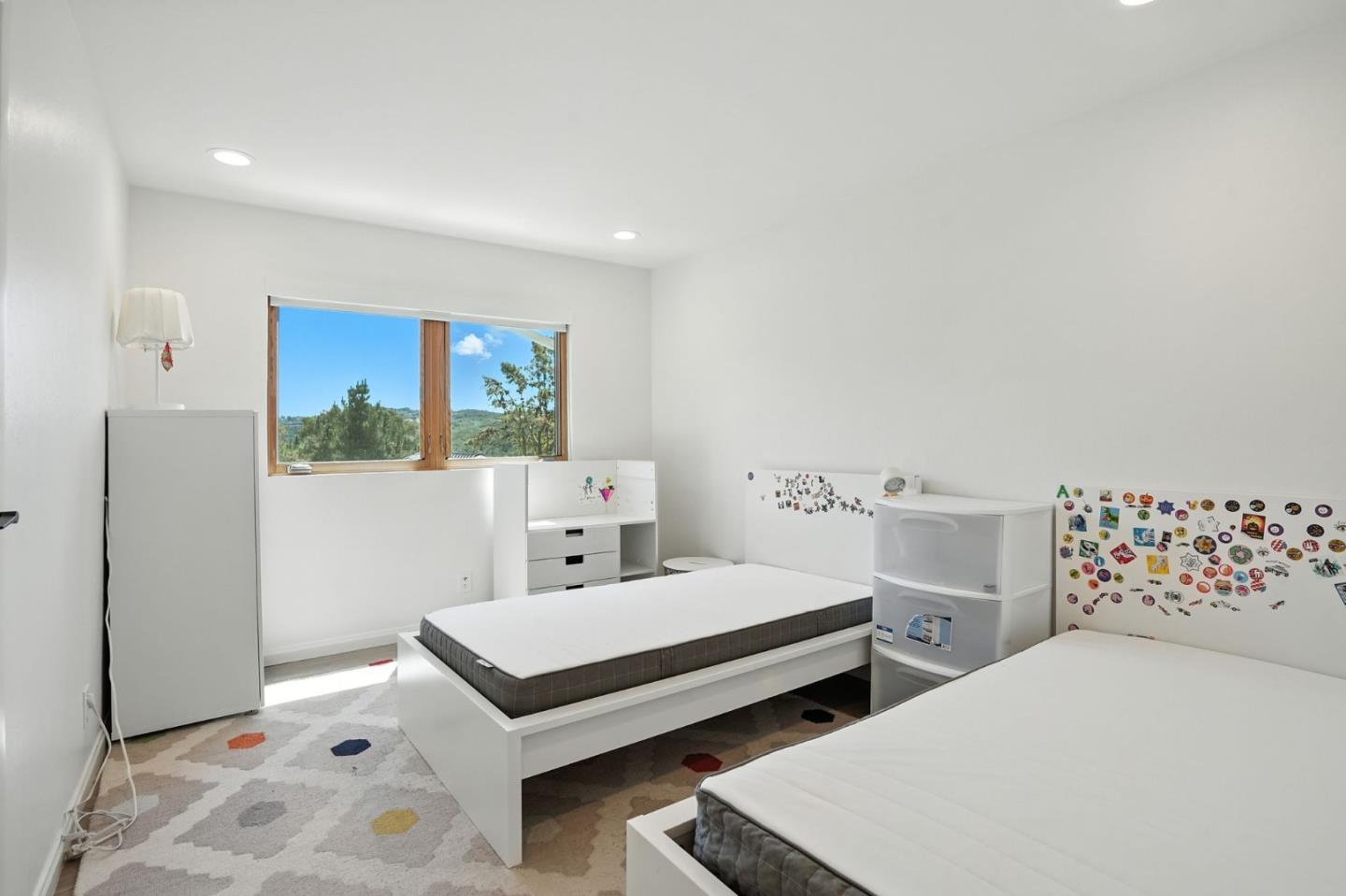 Detail Gallery Image 13 of 21 For 1281 Crestview Dr, San Carlos,  CA 94070 - 4 Beds | 2/1 Baths