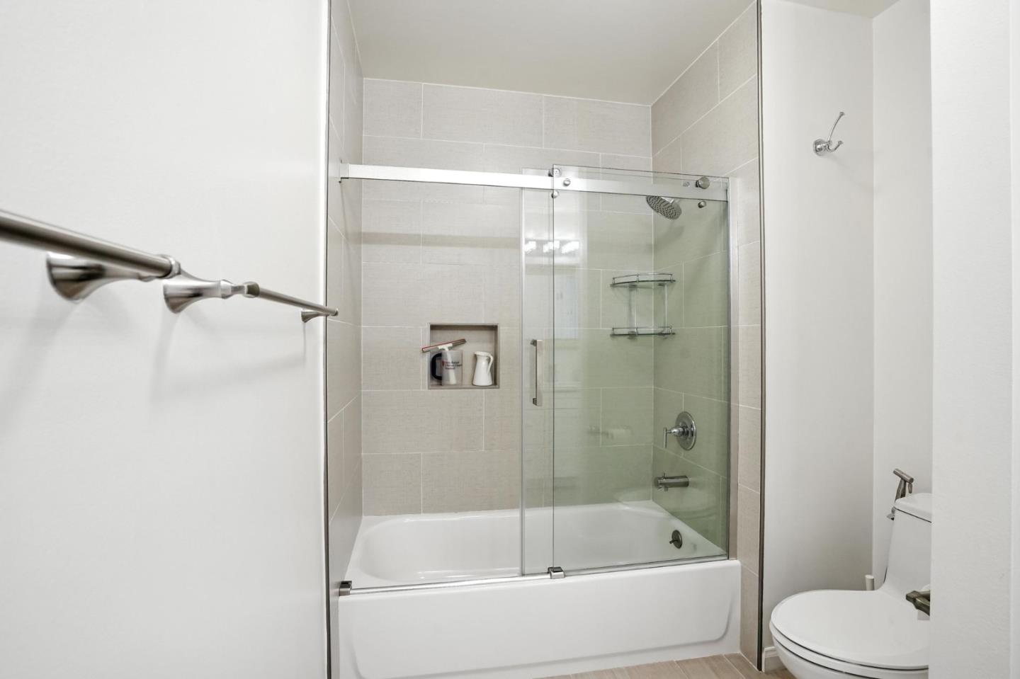 Detail Gallery Image 15 of 21 For 1281 Crestview Dr, San Carlos,  CA 94070 - 4 Beds | 2/1 Baths
