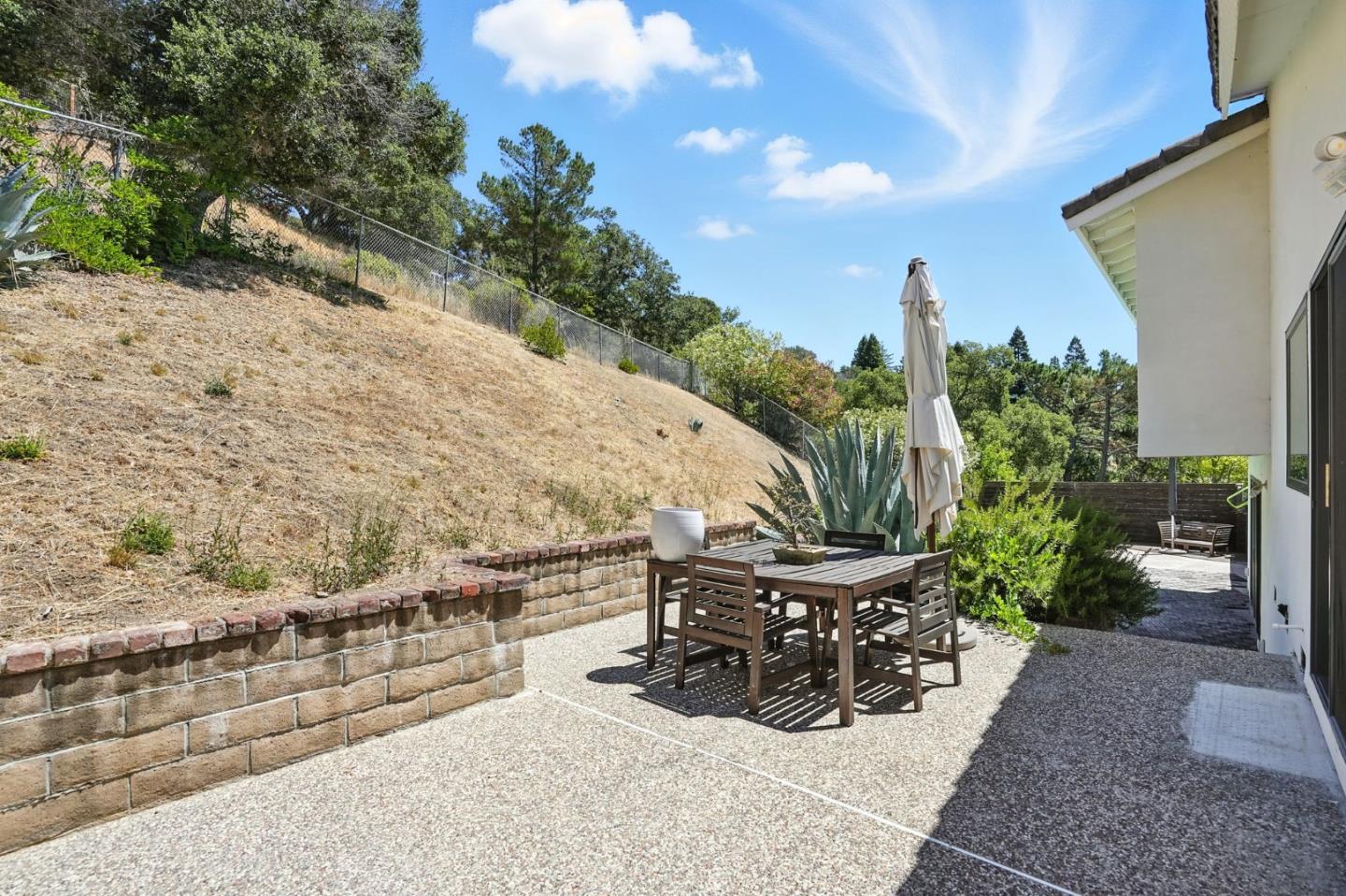 Detail Gallery Image 19 of 21 For 1281 Crestview Dr, San Carlos,  CA 94070 - 4 Beds | 2/1 Baths