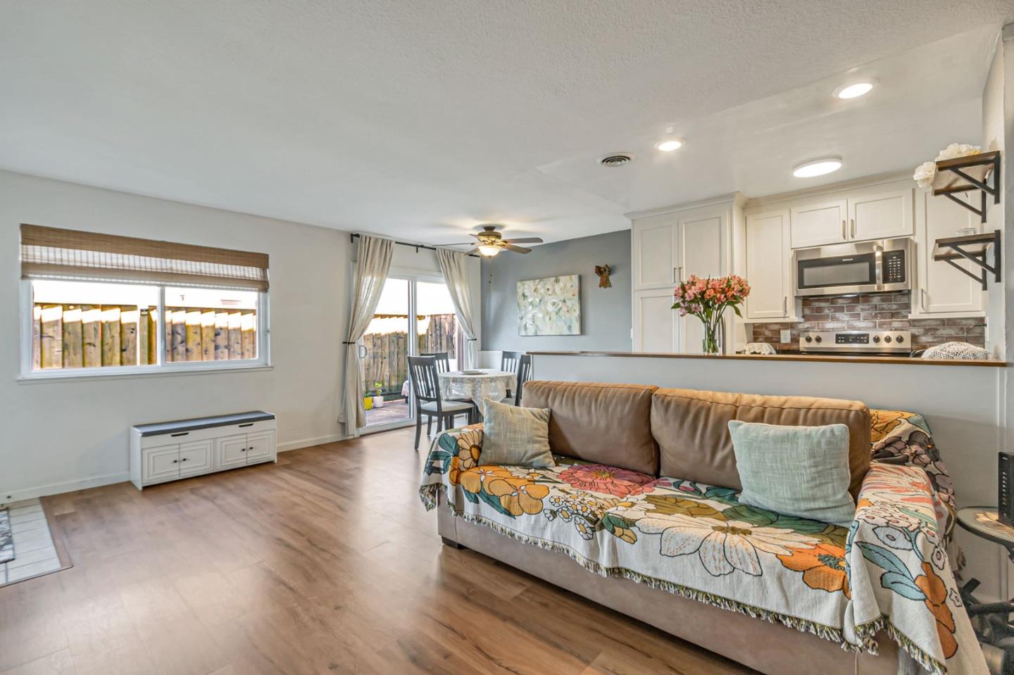 Detail Gallery Image 6 of 27 For 783 Delaware Ave #3,  San Jose,  CA 95123 - 2 Beds | 1 Baths