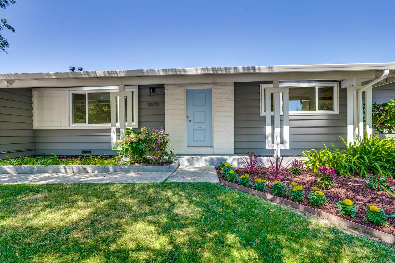 Detail Gallery Image 4 of 56 For 10211 E Estates Dr, Cupertino,  CA 95014 - 3 Beds | 2 Baths