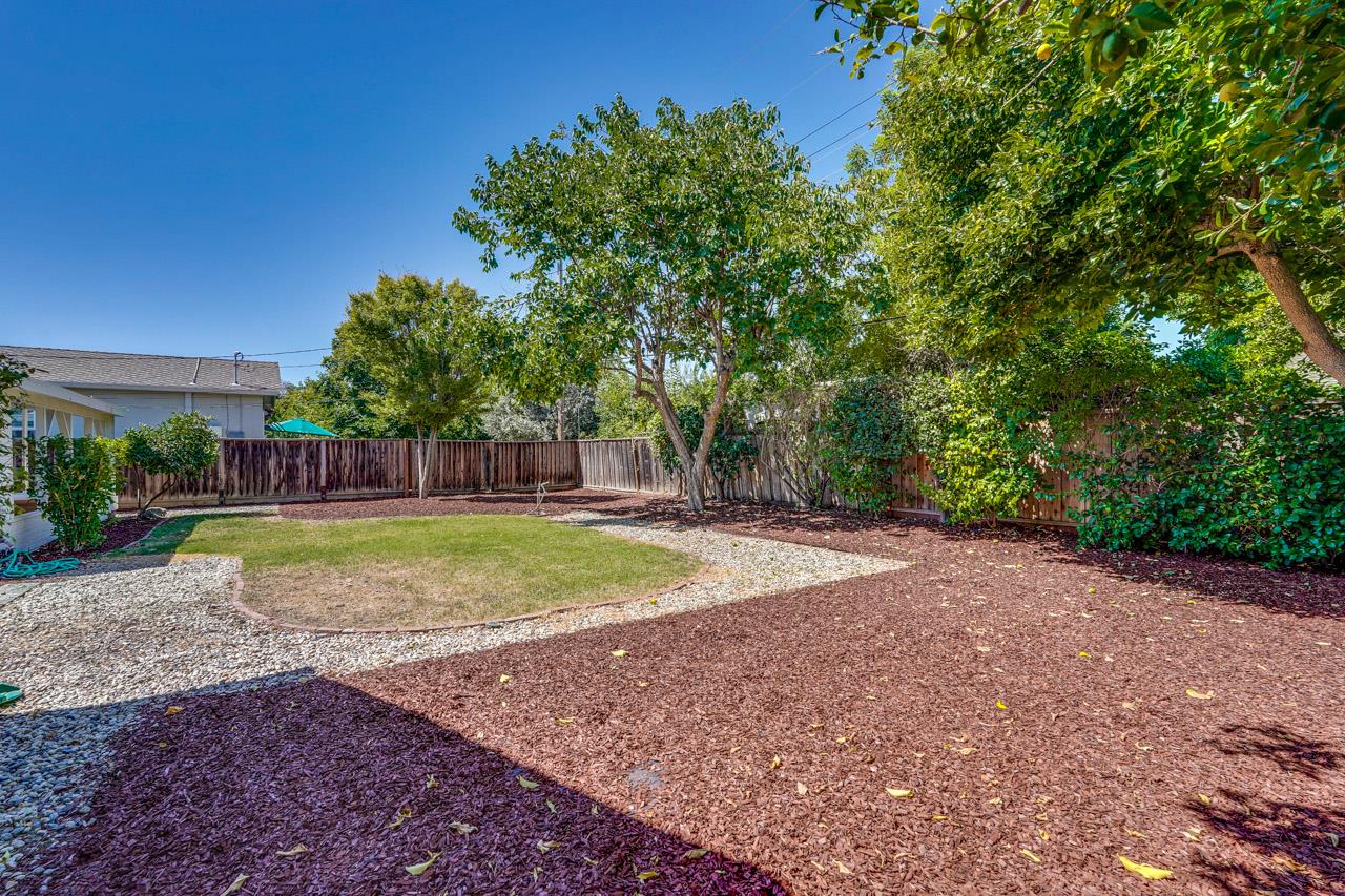 Detail Gallery Image 50 of 56 For 10211 E Estates Dr, Cupertino,  CA 95014 - 3 Beds | 2 Baths