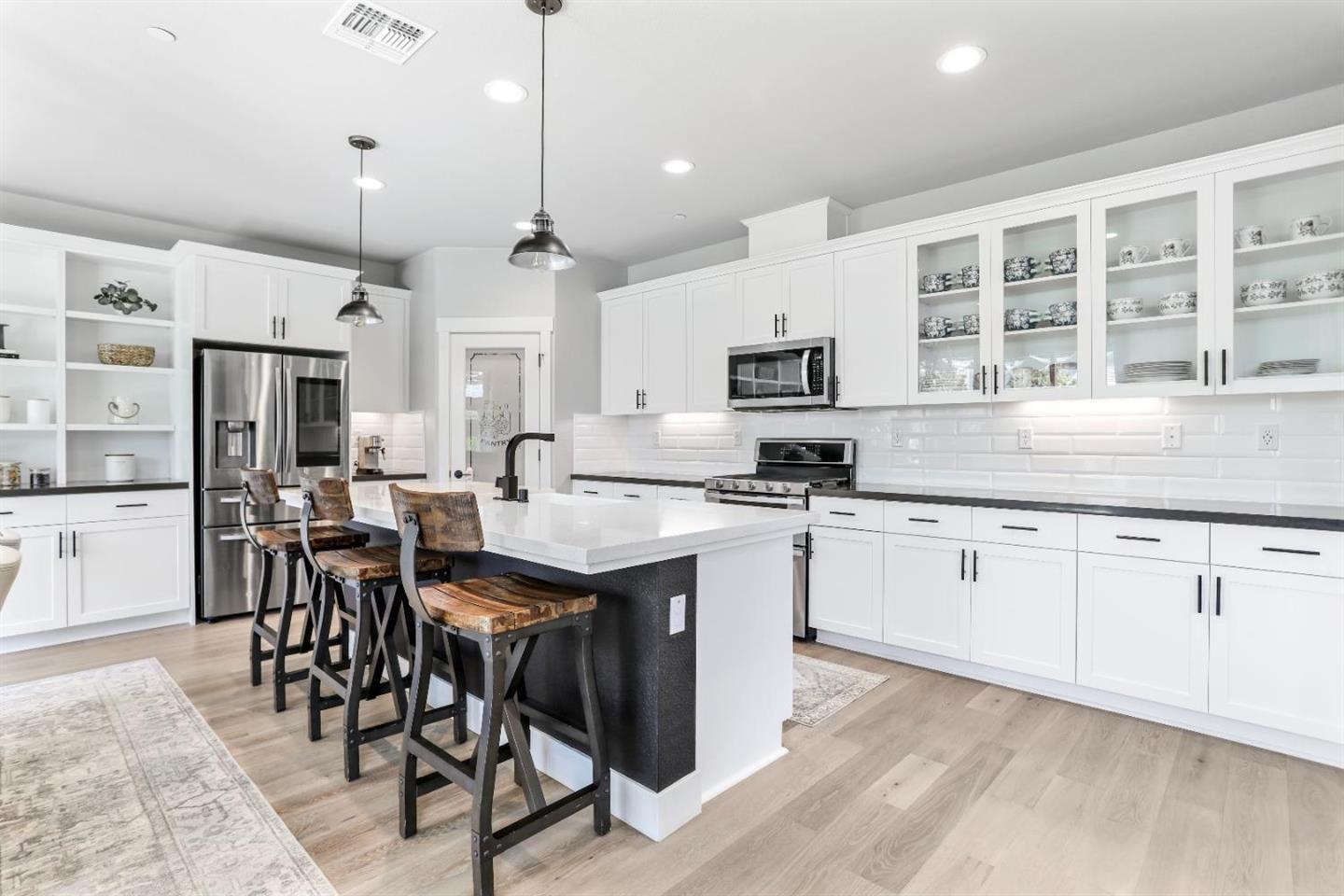 Detail Gallery Image 9 of 22 For 2812 Garden Farms Ave, Lathrop,  CA 95330 - 5 Beds | 3 Baths