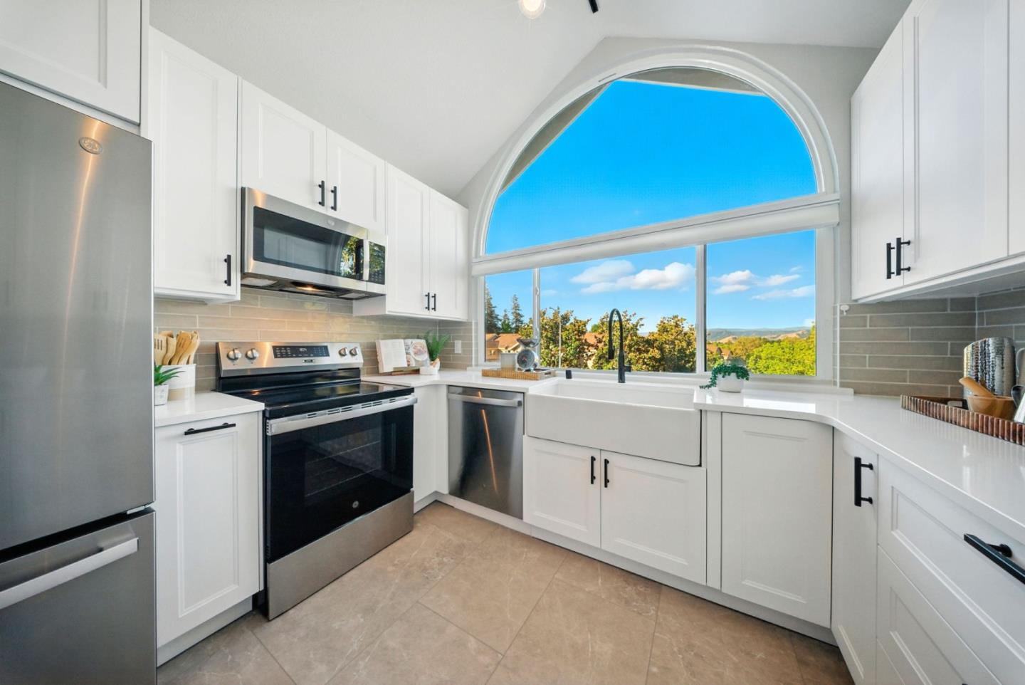 Detail Gallery Image 12 of 60 For 16902 Sorrel Way, Morgan Hill,  CA 95037 - 3 Beds | 2 Baths