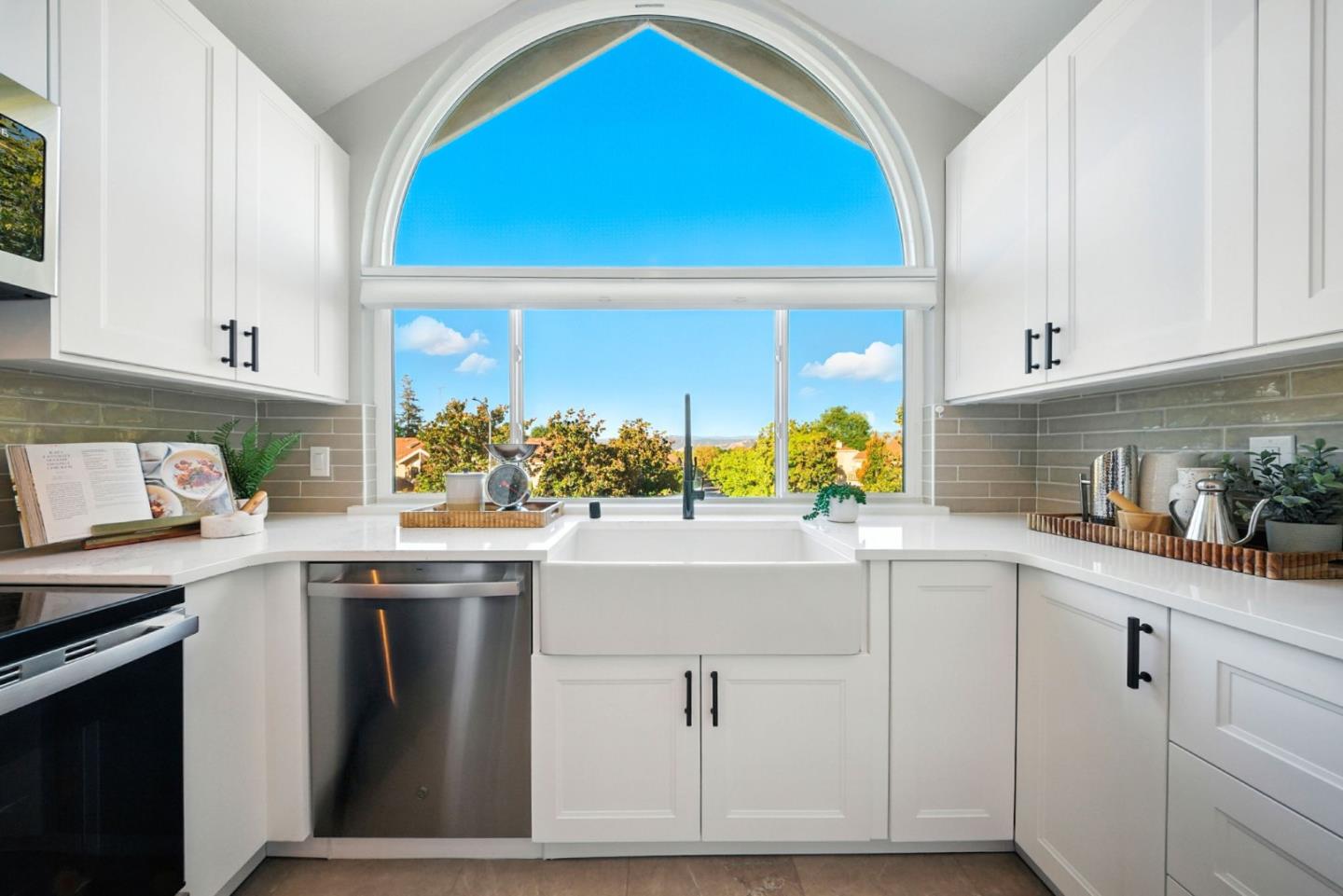 Detail Gallery Image 13 of 60 For 16902 Sorrel Way, Morgan Hill,  CA 95037 - 3 Beds | 2 Baths