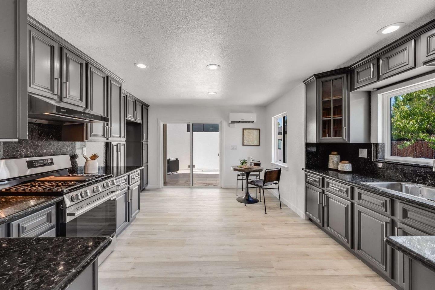 Detail Gallery Image 17 of 38 For 336 West Ct, San Jose,  CA 95116 - 4 Beds | 3 Baths