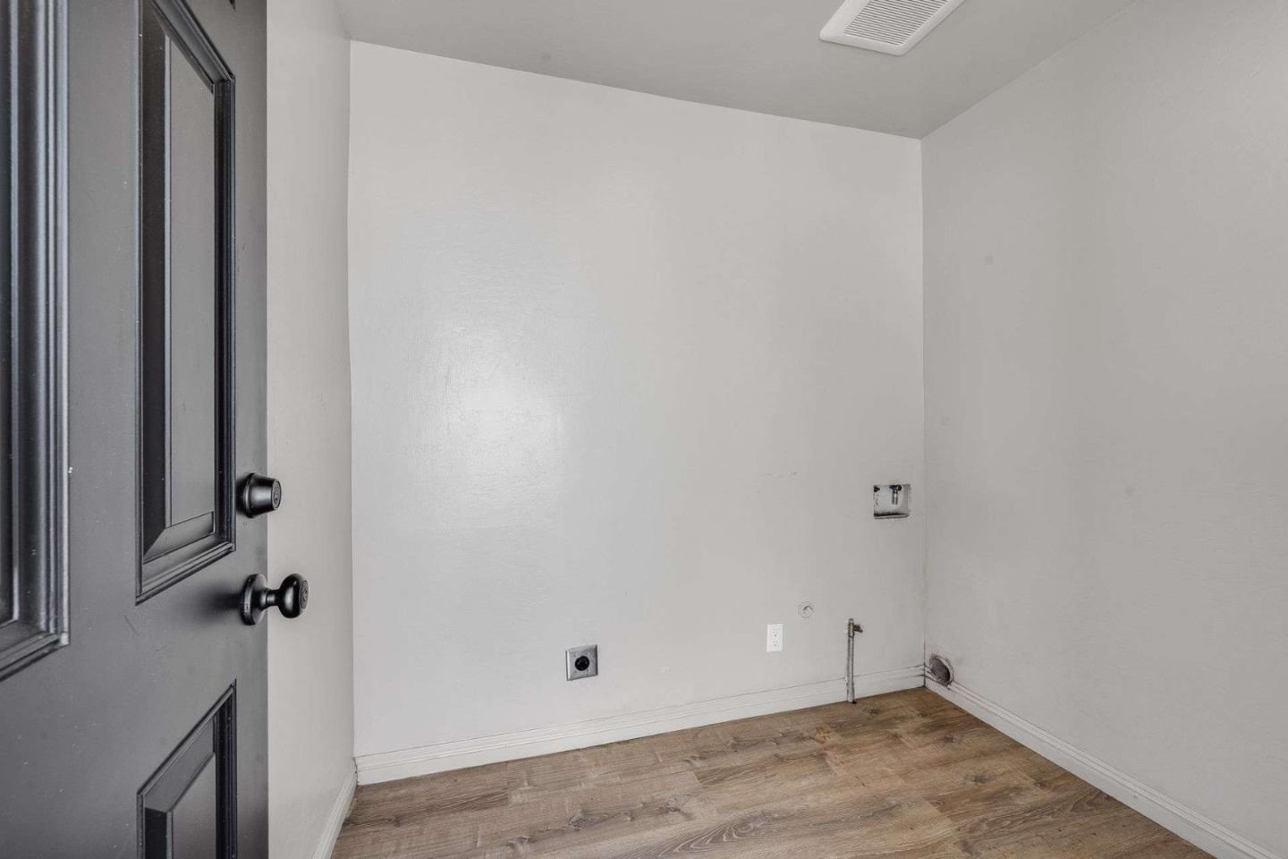 Detail Gallery Image 20 of 38 For 336 West Ct, San Jose,  CA 95116 - 4 Beds | 3 Baths