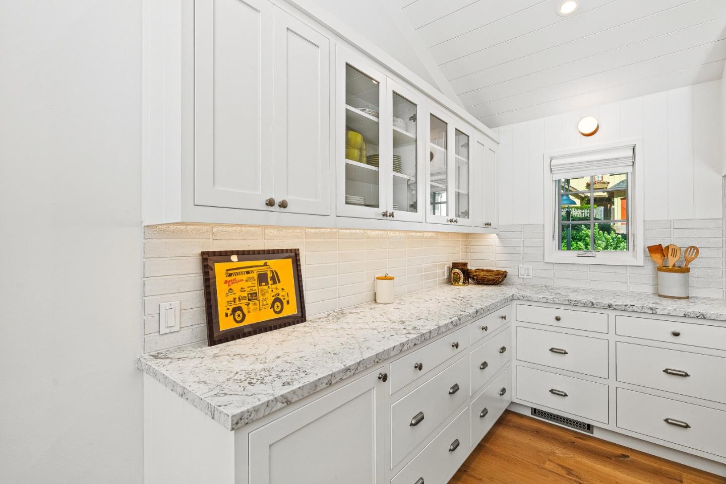 Detail Gallery Image 12 of 36 For Lincoln St 2 Nw of 13th Ave, Carmel,  CA 93921 - 3 Beds | 2/1 Baths