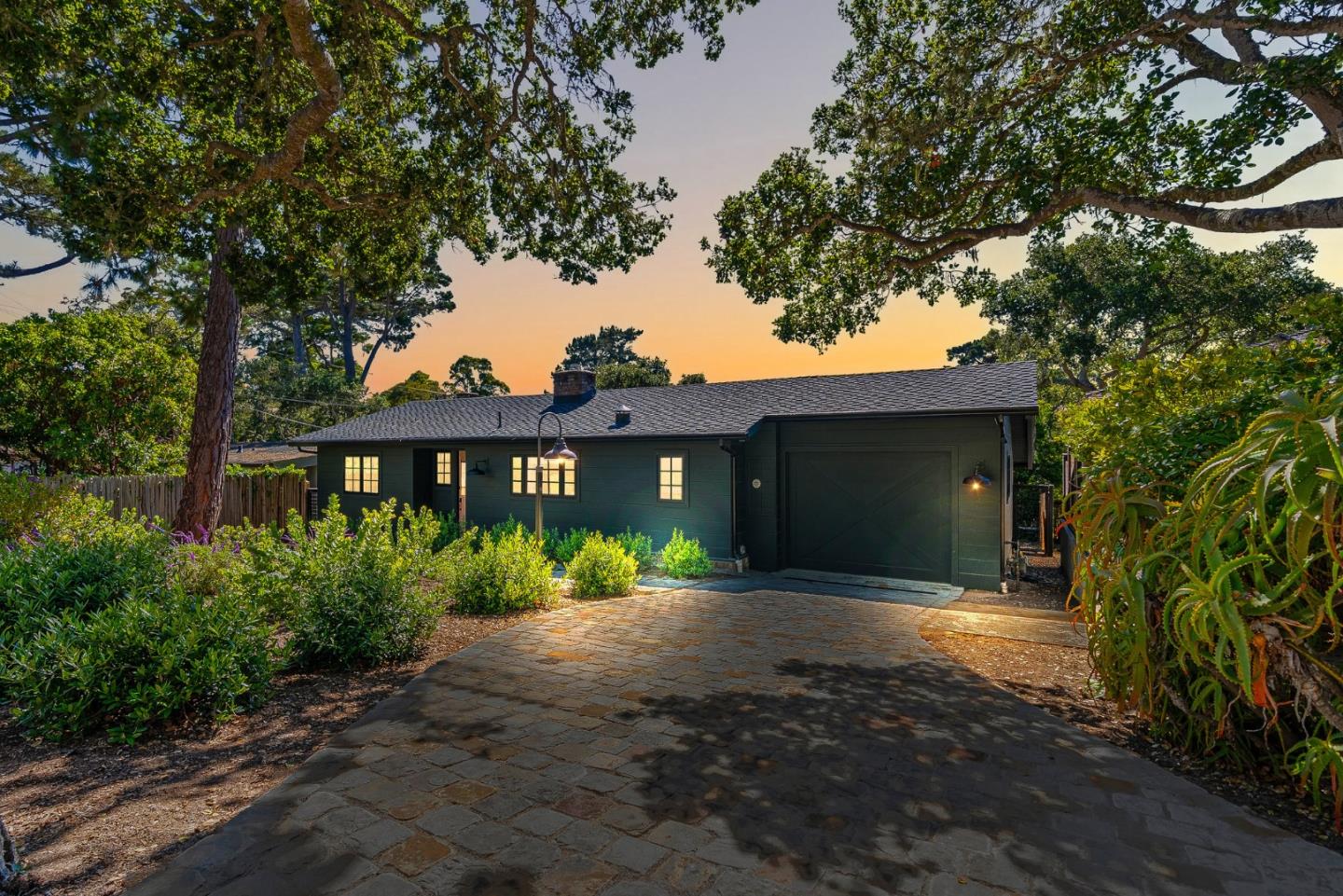 Detail Gallery Image 2 of 36 For Lincoln St 2 Nw of 13th Ave, Carmel,  CA 93921 - 3 Beds | 2/1 Baths