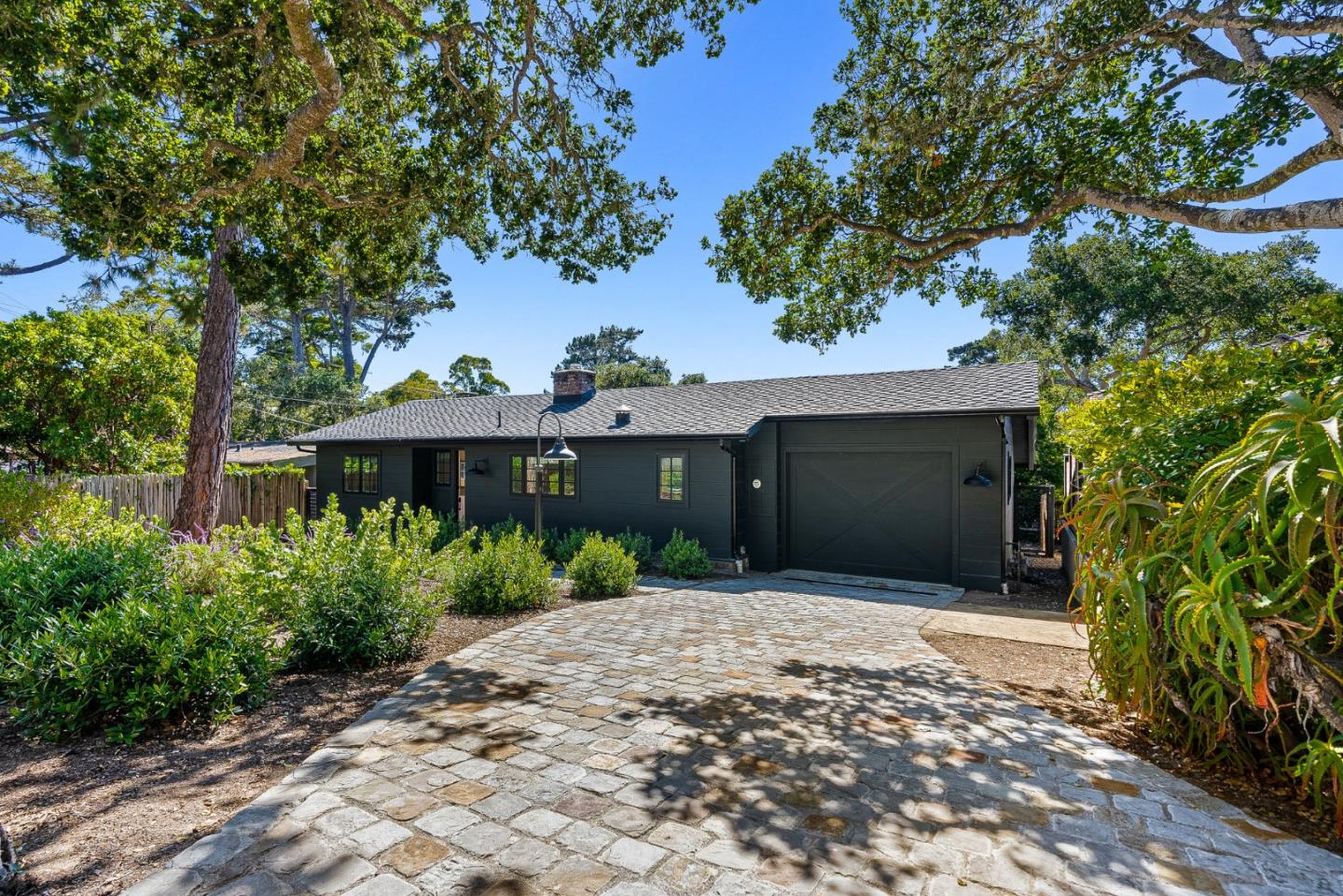 Detail Gallery Image 4 of 36 For Lincoln St 2 Nw of 13th Ave, Carmel,  CA 93921 - 3 Beds | 2/1 Baths