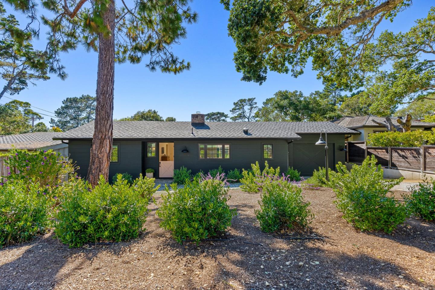 Detail Gallery Image 5 of 36 For Lincoln St 2 Nw of 13th Ave, Carmel,  CA 93921 - 3 Beds | 2/1 Baths