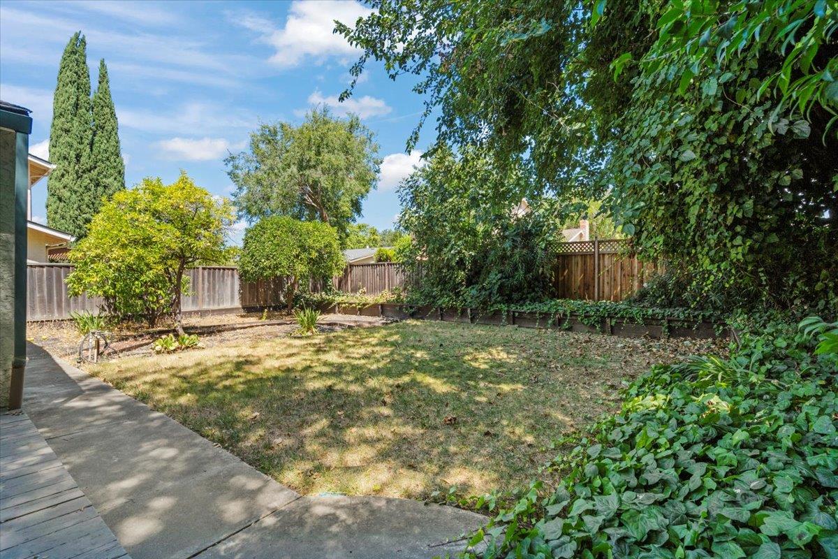 Detail Gallery Image 14 of 16 For 185 Castillon Way, San Jose,  CA 95119 - 4 Beds | 2 Baths