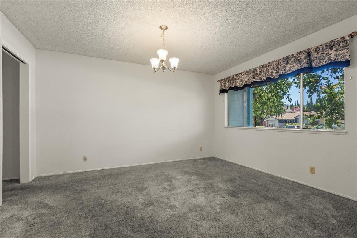 Detail Gallery Image 2 of 16 For 185 Castillon Way, San Jose,  CA 95119 - 4 Beds | 2 Baths