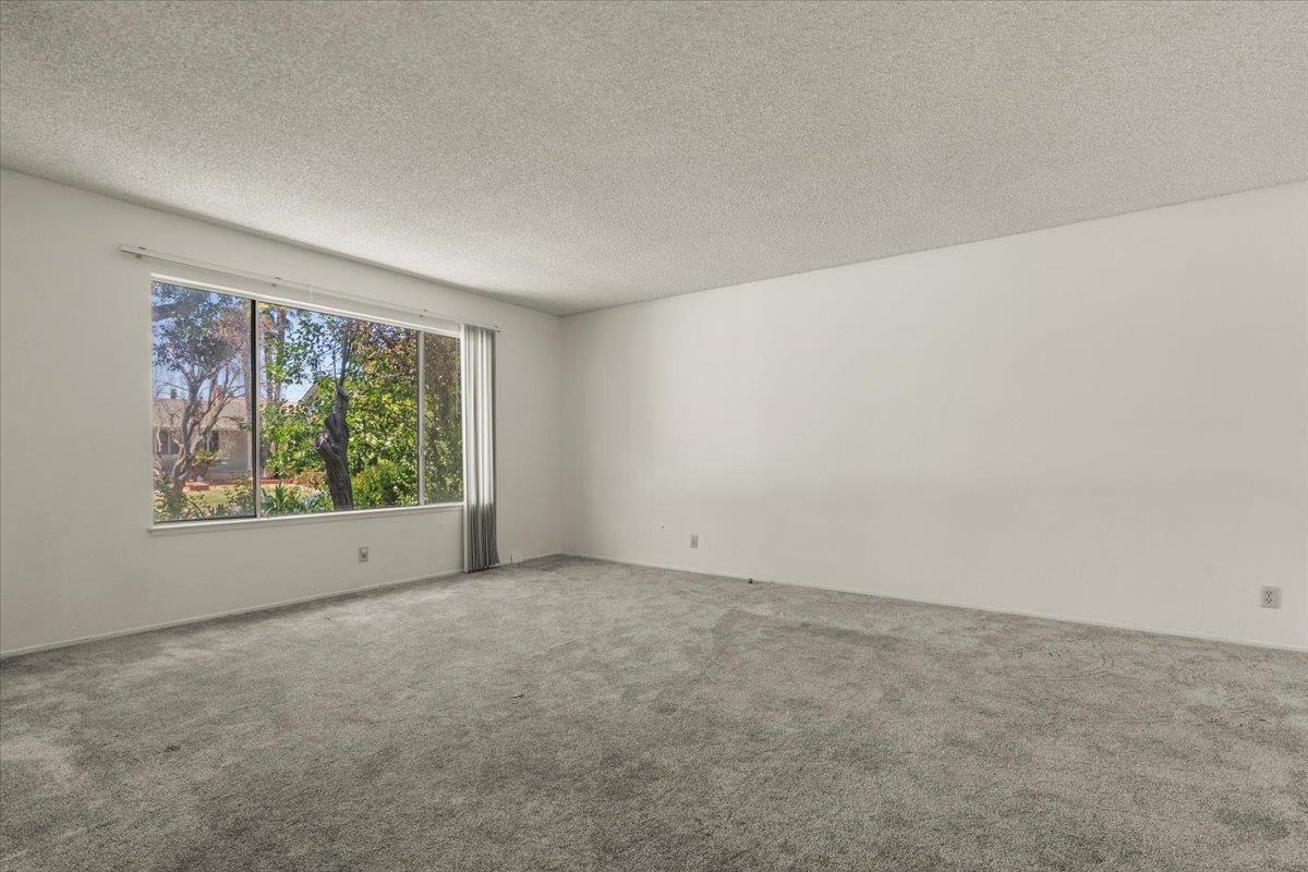 Detail Gallery Image 3 of 16 For 185 Castillon Way, San Jose,  CA 95119 - 4 Beds | 2 Baths
