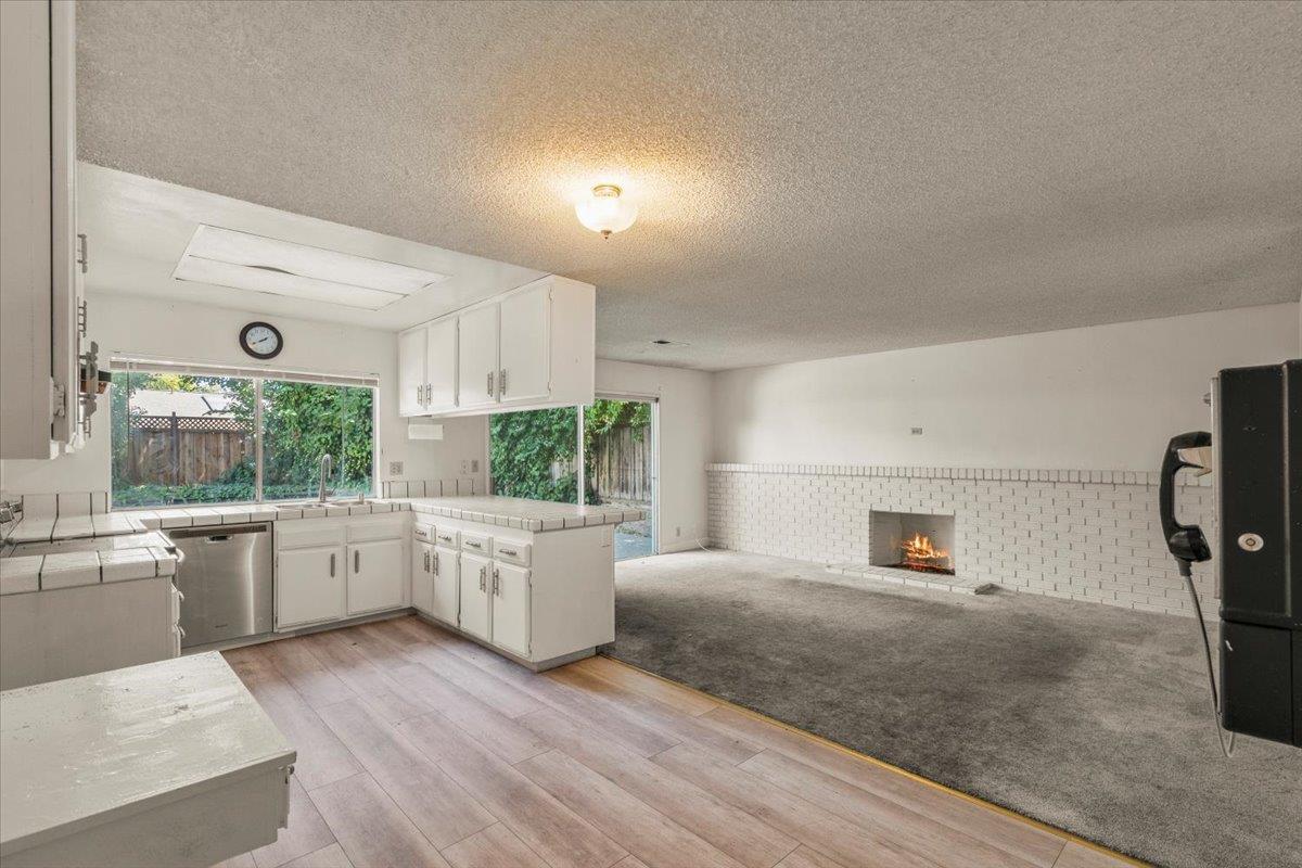 Detail Gallery Image 5 of 16 For 185 Castillon Way, San Jose,  CA 95119 - 4 Beds | 2 Baths