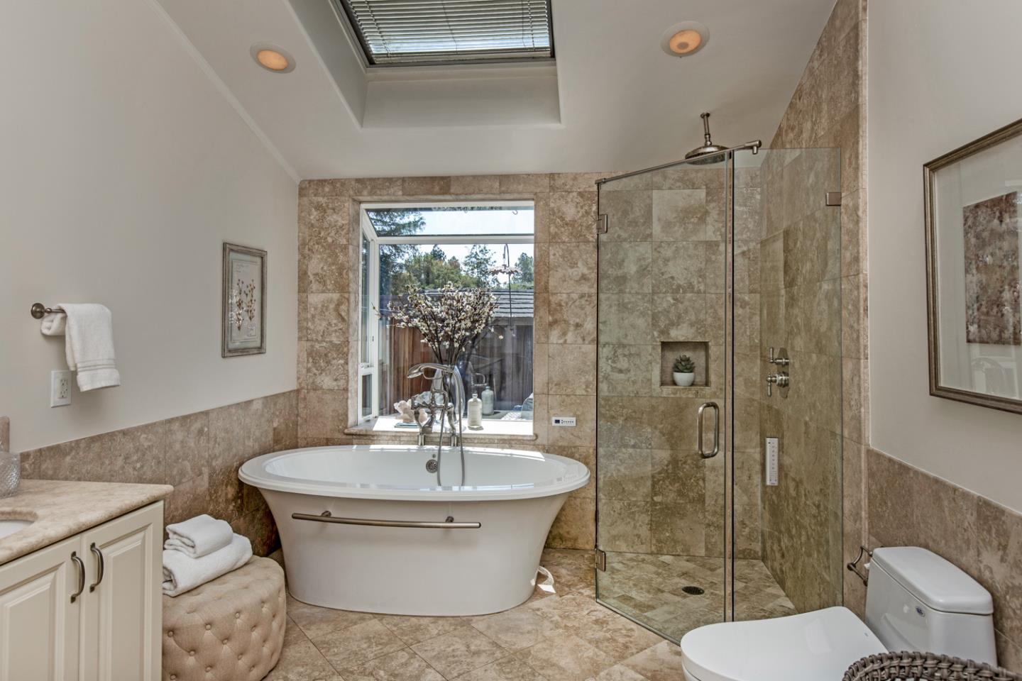 Detail Gallery Image 21 of 34 For 1025 Border Rd, Los Altos,  CA 94024 - 3 Beds | 3 Baths