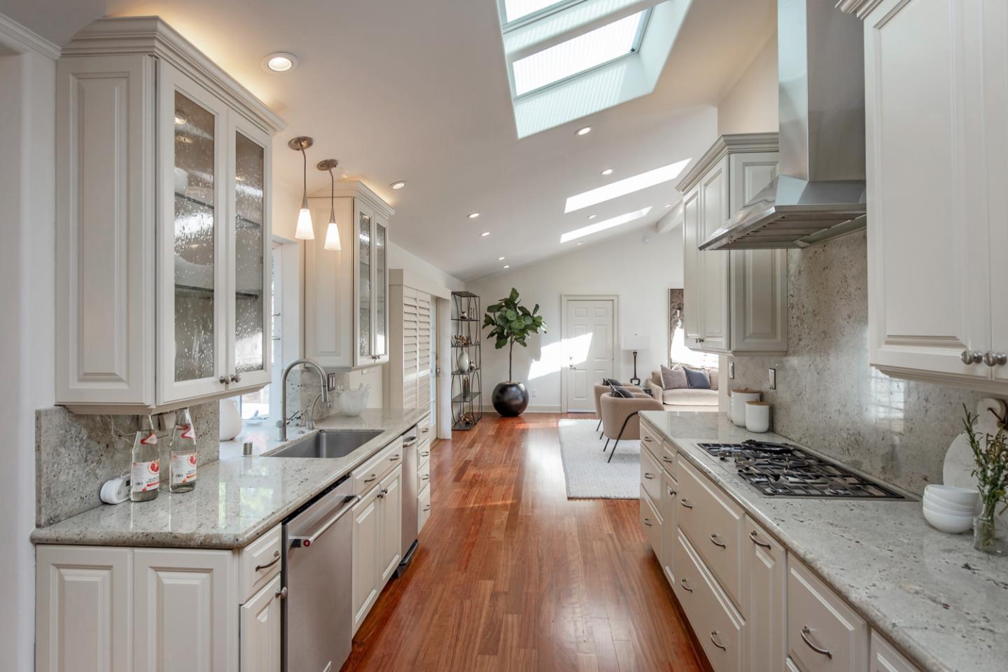 Detail Gallery Image 8 of 34 For 1025 Border Rd, Los Altos,  CA 94024 - 3 Beds | 3 Baths