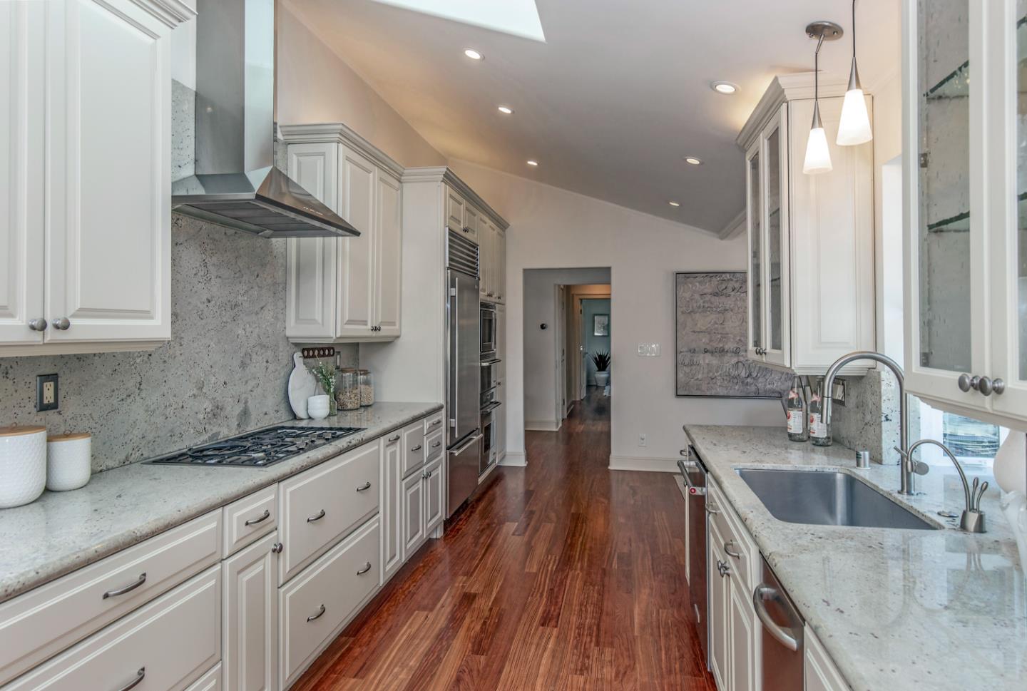 Detail Gallery Image 9 of 34 For 1025 Border Rd, Los Altos,  CA 94024 - 3 Beds | 3 Baths