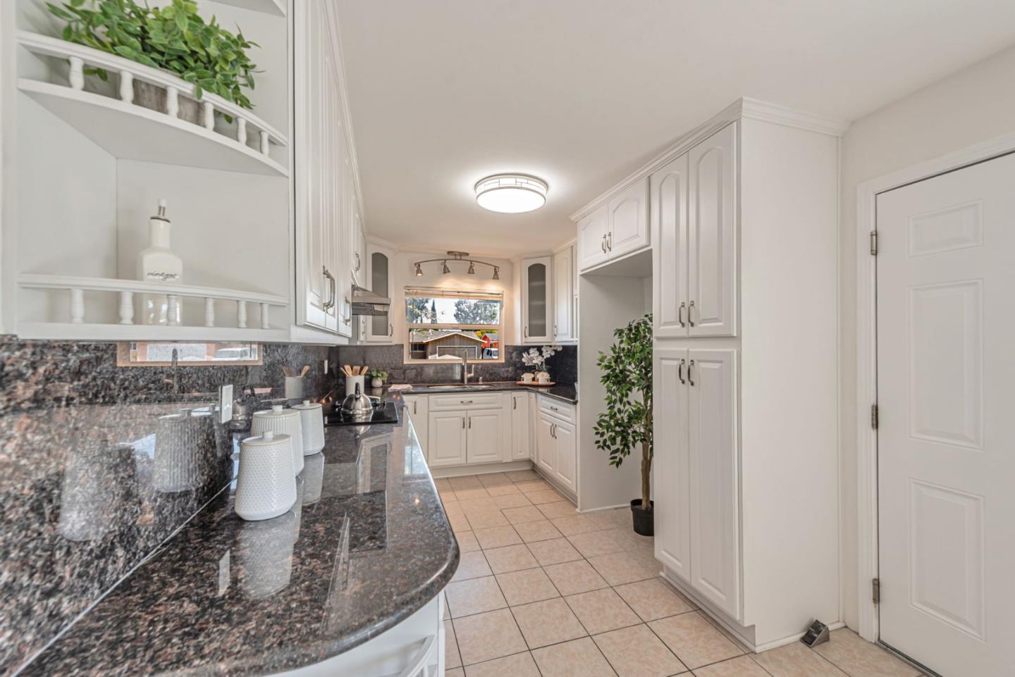 Detail Gallery Image 7 of 25 For 1625 S Wolfe Rd, Sunnyvale,  CA 94087 - 3 Beds | 2 Baths