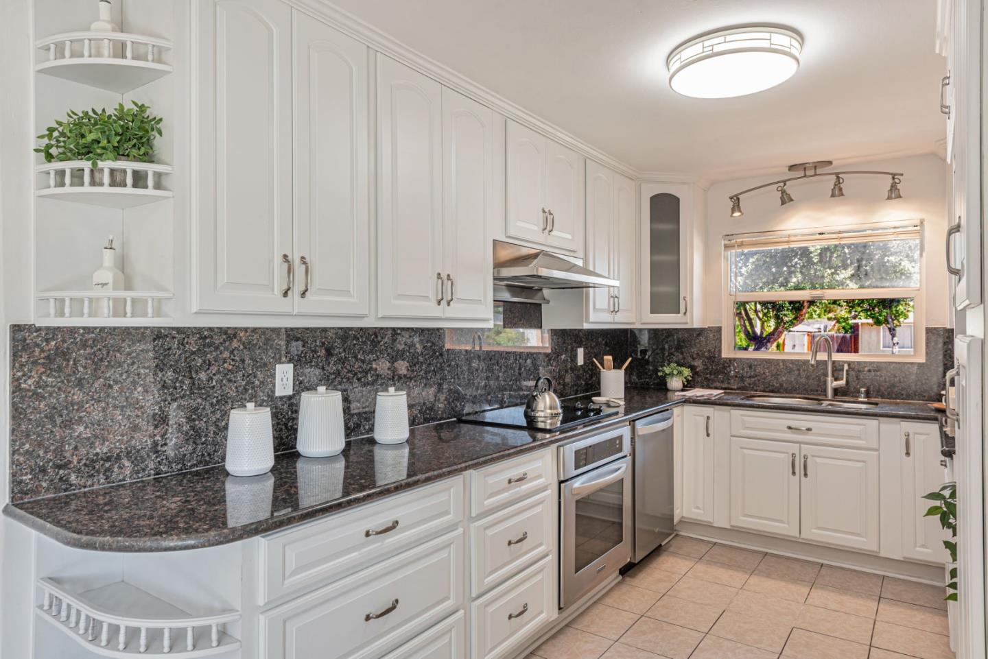 Detail Gallery Image 8 of 25 For 1625 S Wolfe Rd, Sunnyvale,  CA 94087 - 3 Beds | 2 Baths