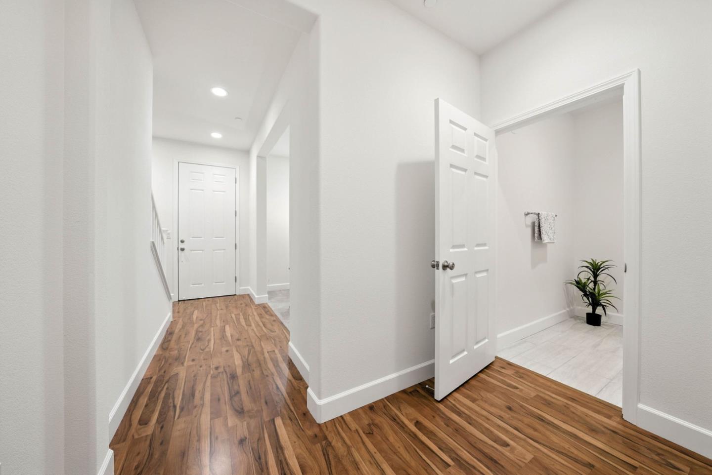 Detail Gallery Image 12 of 74 For 319 Charles Morris Ter, Sunnyvale,  CA 94085 - 3 Beds | 3/1 Baths