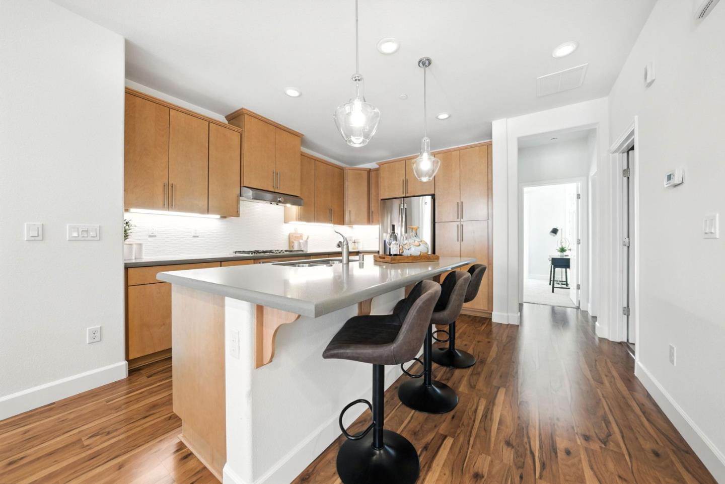 Detail Gallery Image 14 of 74 For 319 Charles Morris Ter, Sunnyvale,  CA 94085 - 3 Beds | 3/1 Baths