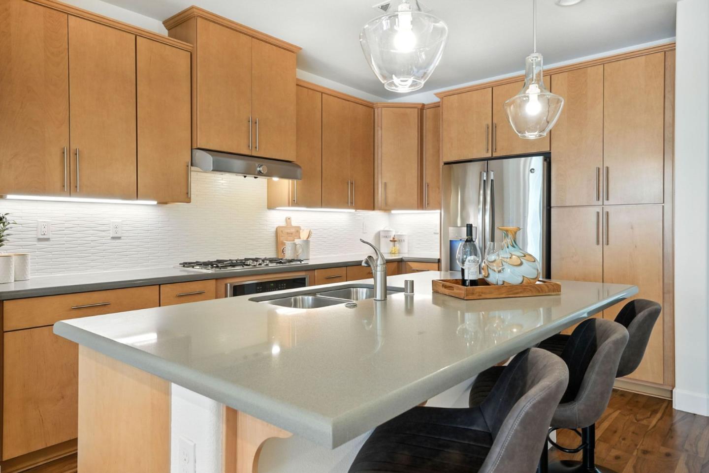 Detail Gallery Image 15 of 74 For 319 Charles Morris Ter, Sunnyvale,  CA 94085 - 3 Beds | 3/1 Baths