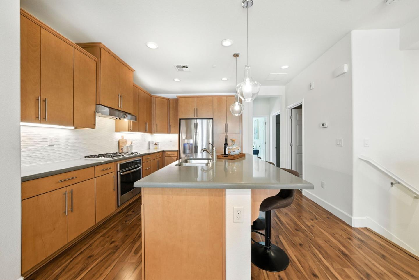 Detail Gallery Image 16 of 74 For 319 Charles Morris Ter, Sunnyvale,  CA 94085 - 3 Beds | 3/1 Baths
