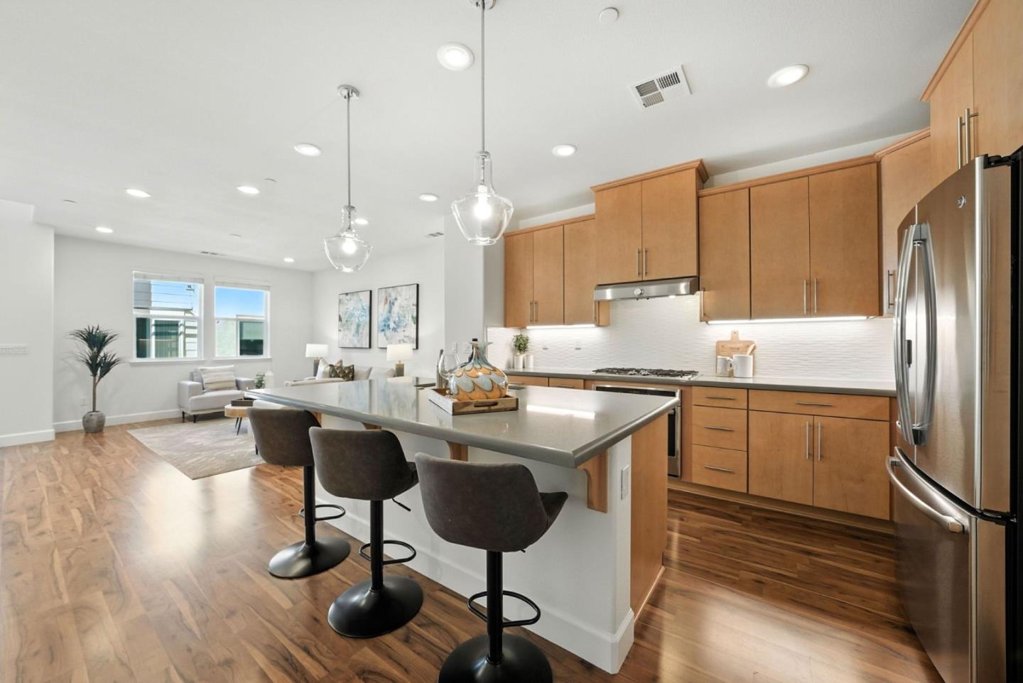 Detail Gallery Image 17 of 74 For 319 Charles Morris Ter, Sunnyvale,  CA 94085 - 3 Beds | 3/1 Baths