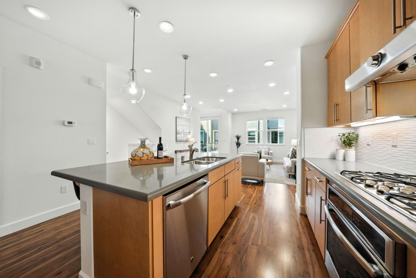 Detail Gallery Image 19 of 74 For 319 Charles Morris Ter, Sunnyvale,  CA 94085 - 3 Beds | 3/1 Baths