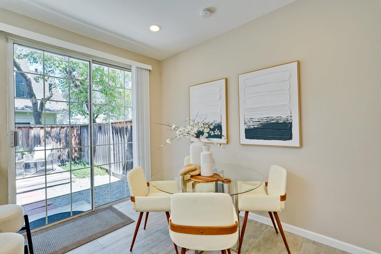 Detail Gallery Image 11 of 49 For 304 Windmill Park Ln, Mountain View,  CA 94043 - 2 Beds | 2 Baths