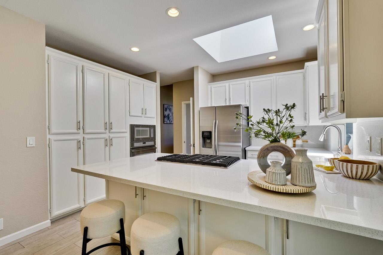 Detail Gallery Image 13 of 49 For 304 Windmill Park Ln, Mountain View,  CA 94043 - 2 Beds | 2 Baths