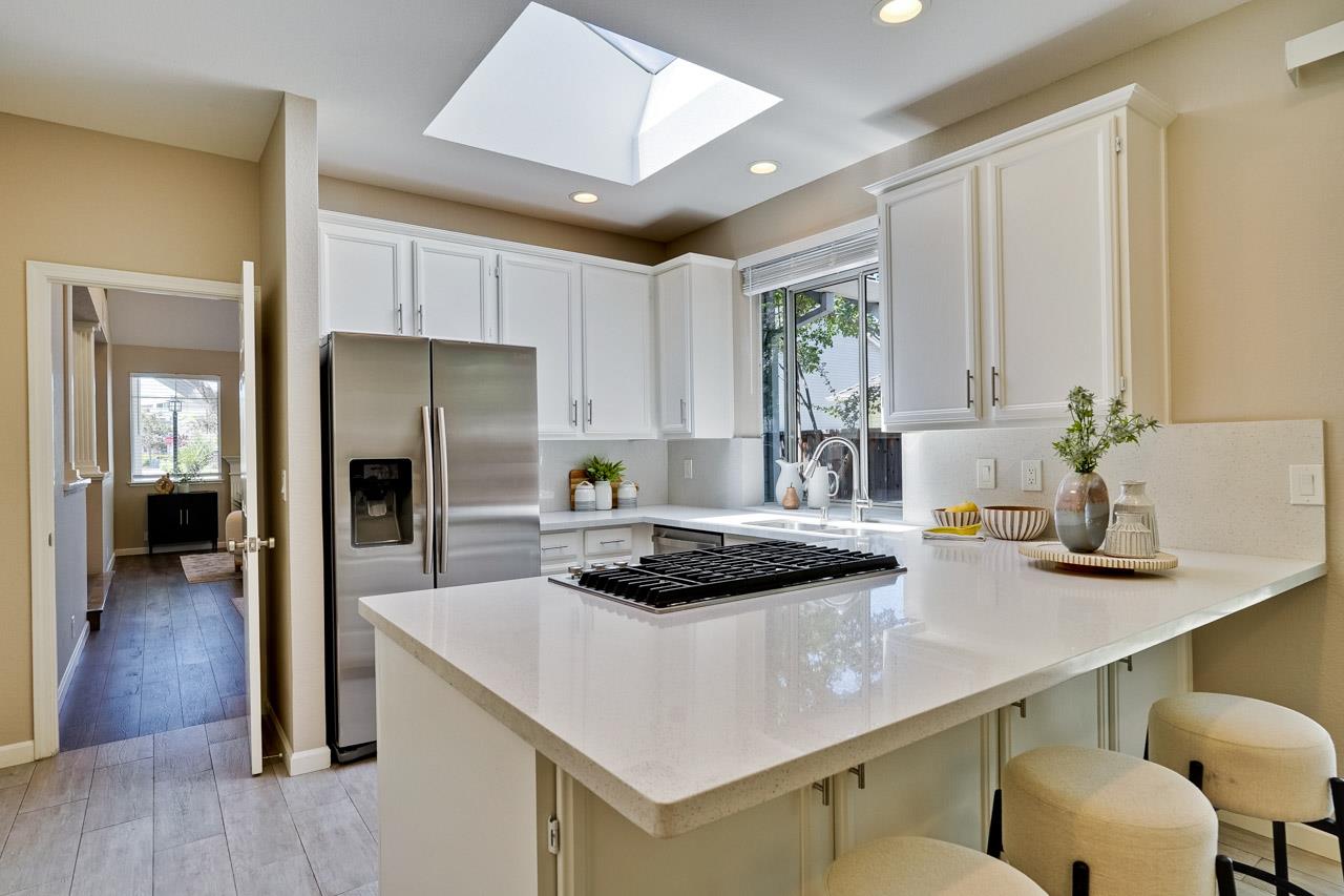 Detail Gallery Image 14 of 49 For 304 Windmill Park Ln, Mountain View,  CA 94043 - 2 Beds | 2 Baths