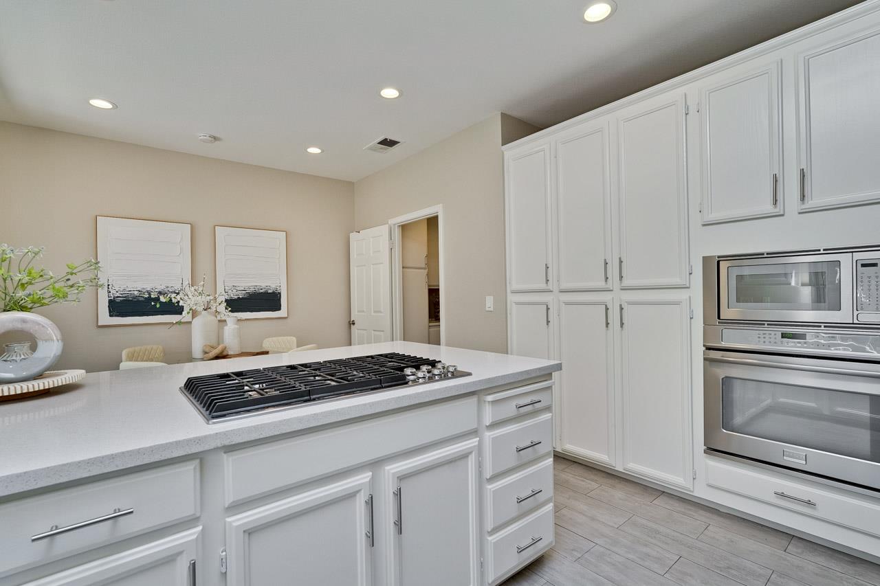 Detail Gallery Image 15 of 49 For 304 Windmill Park Ln, Mountain View,  CA 94043 - 2 Beds | 2 Baths