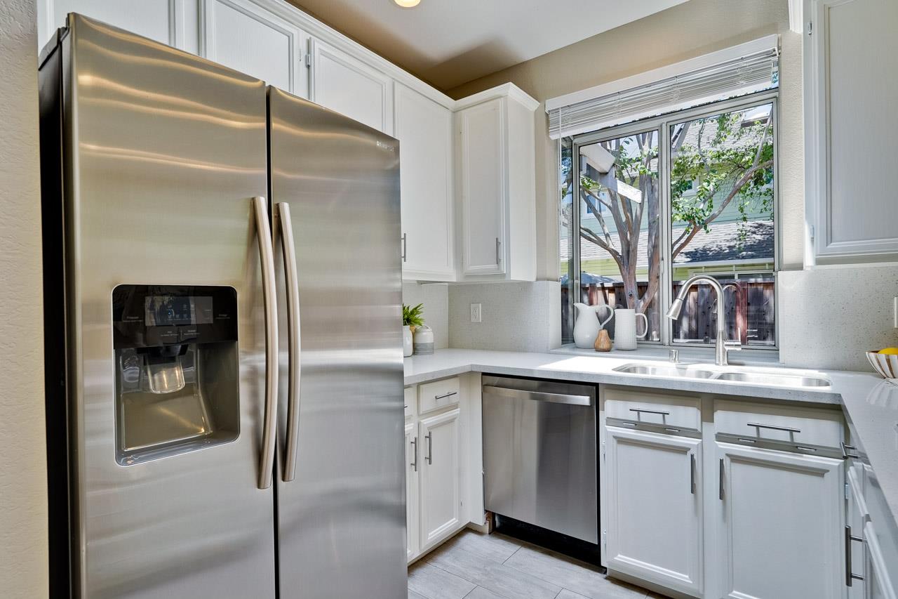 Detail Gallery Image 16 of 49 For 304 Windmill Park Ln, Mountain View,  CA 94043 - 2 Beds | 2 Baths