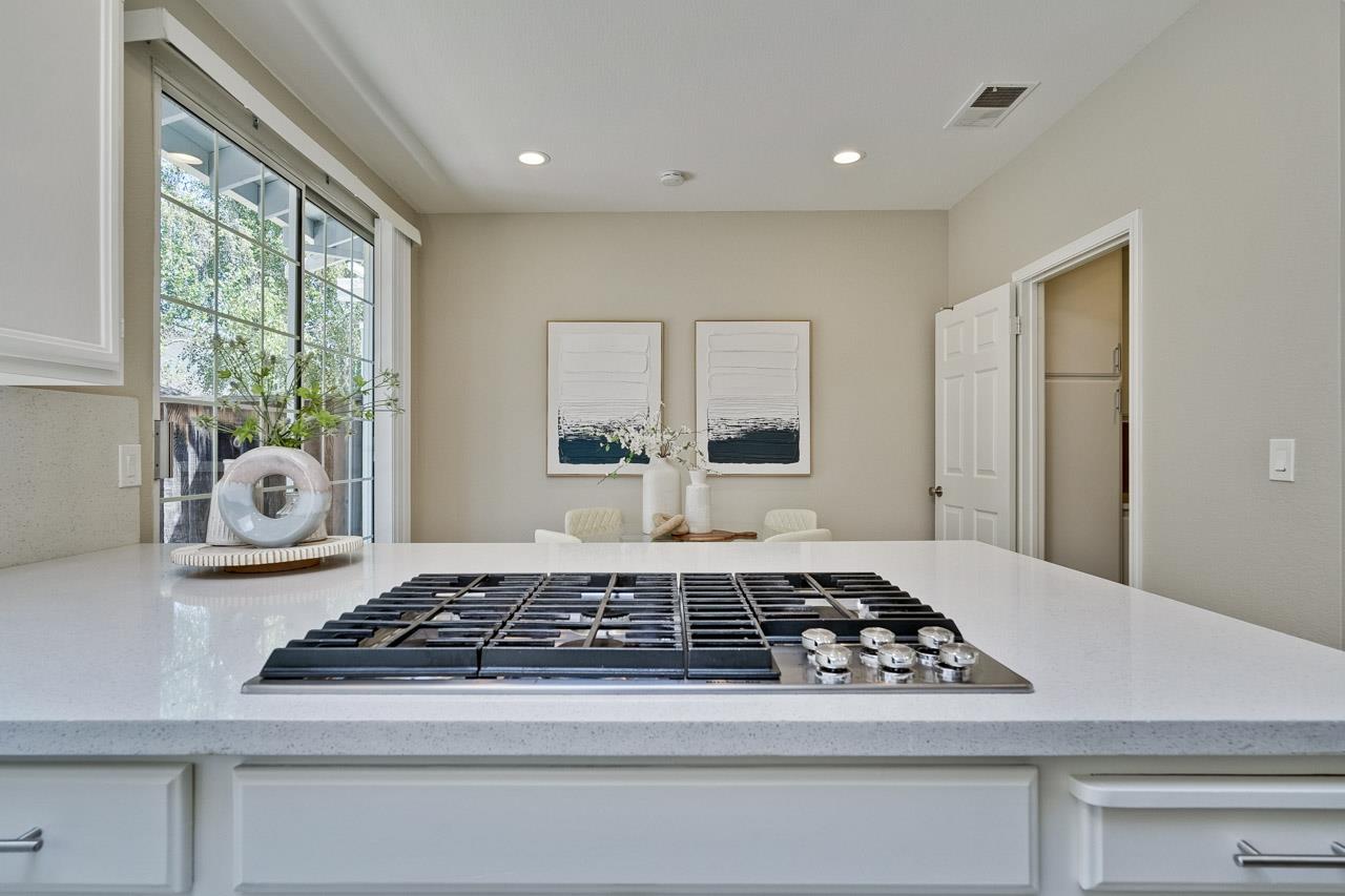 Detail Gallery Image 18 of 49 For 304 Windmill Park Ln, Mountain View,  CA 94043 - 2 Beds | 2 Baths