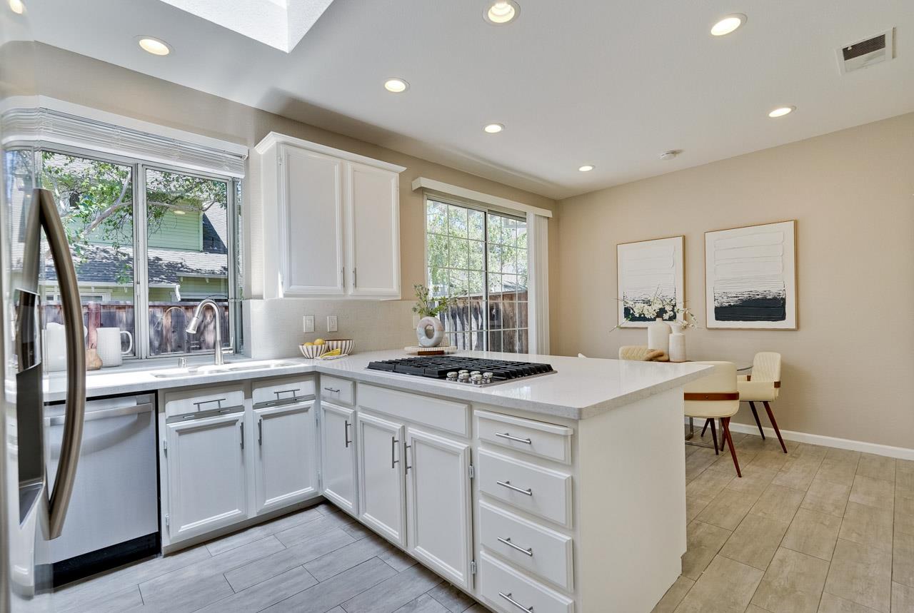 Detail Gallery Image 19 of 49 For 304 Windmill Park Ln, Mountain View,  CA 94043 - 2 Beds | 2 Baths
