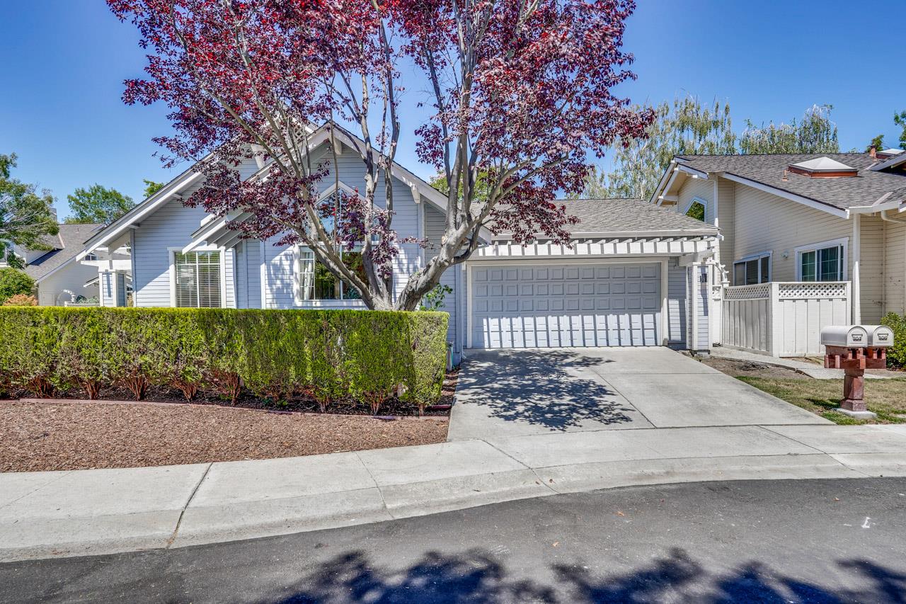 Detail Gallery Image 3 of 49 For 304 Windmill Park Ln, Mountain View,  CA 94043 - 2 Beds | 2 Baths
