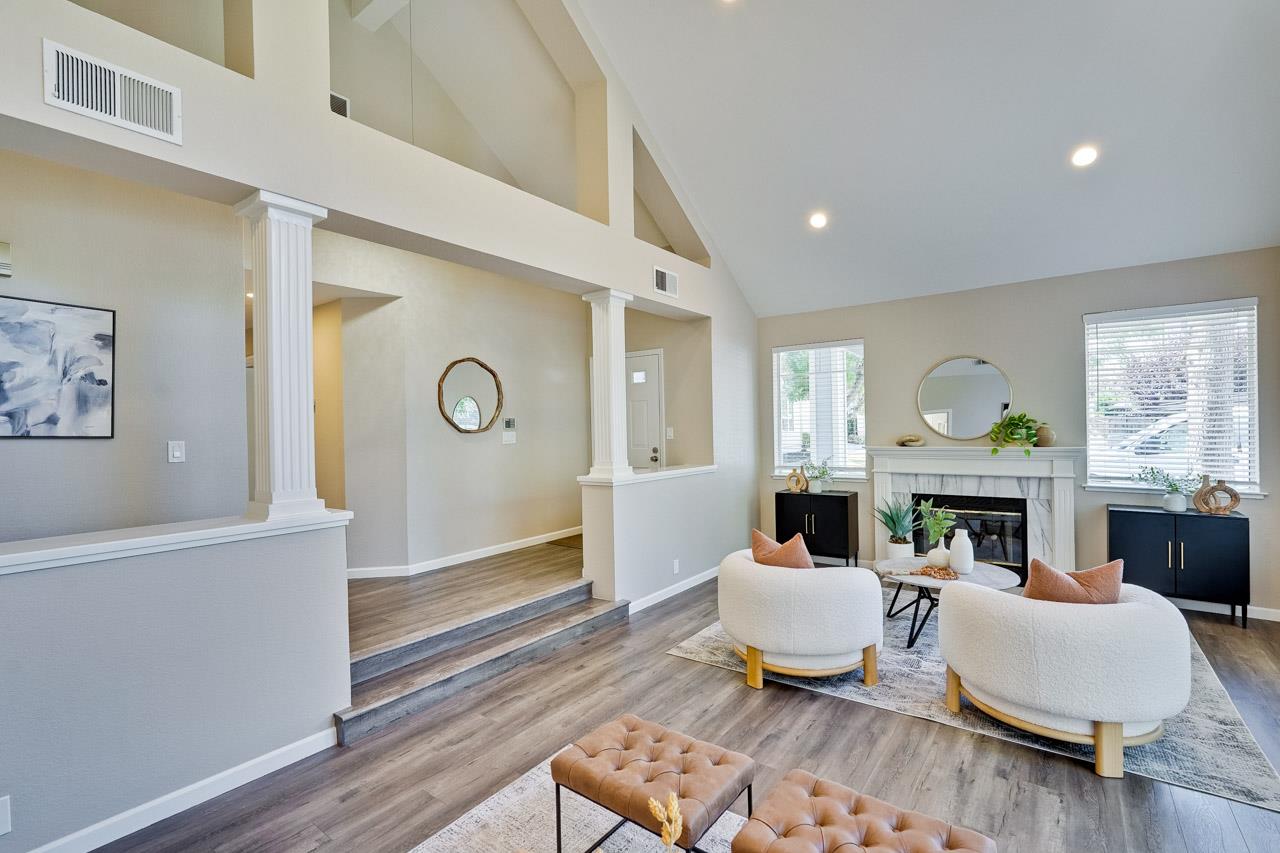 Detail Gallery Image 5 of 49 For 304 Windmill Park Ln, Mountain View,  CA 94043 - 2 Beds | 2 Baths