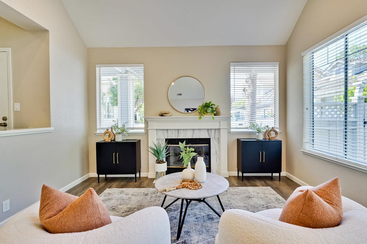Detail Gallery Image 6 of 49 For 304 Windmill Park Ln, Mountain View,  CA 94043 - 2 Beds | 2 Baths