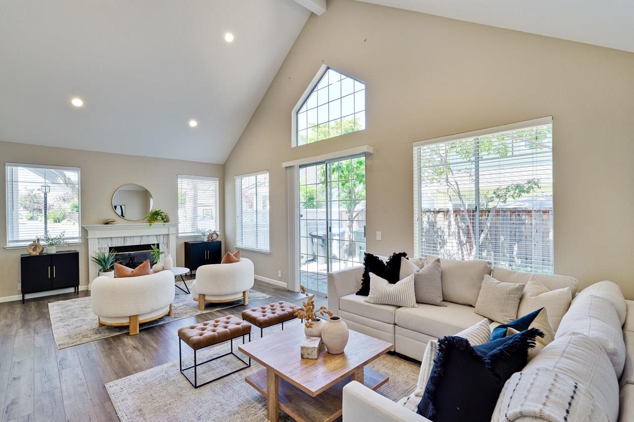 Detail Gallery Image 7 of 49 For 304 Windmill Park Ln, Mountain View,  CA 94043 - 2 Beds | 2 Baths