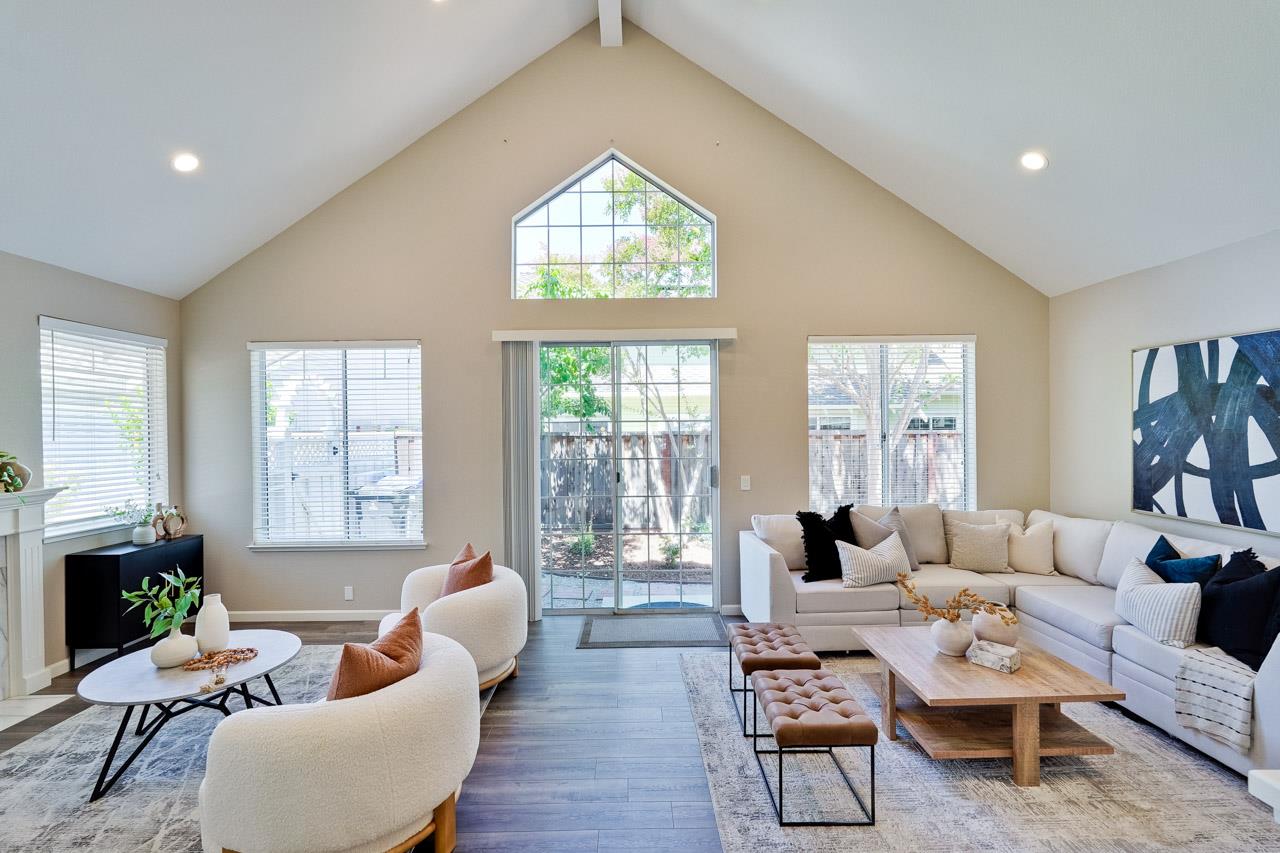 Detail Gallery Image 8 of 49 For 304 Windmill Park Ln, Mountain View,  CA 94043 - 2 Beds | 2 Baths