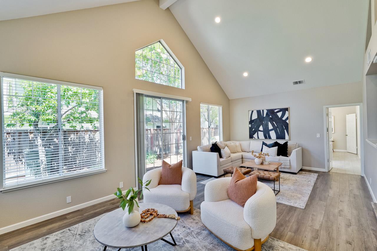 Detail Gallery Image 9 of 49 For 304 Windmill Park Ln, Mountain View,  CA 94043 - 2 Beds | 2 Baths